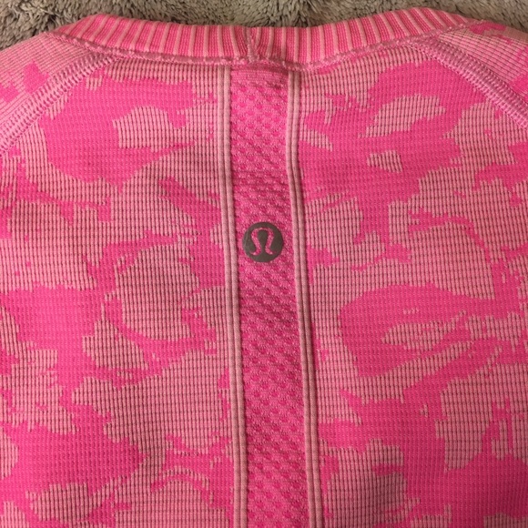 Lulu lemon athletic long sleeved top - Picture 2 of 2